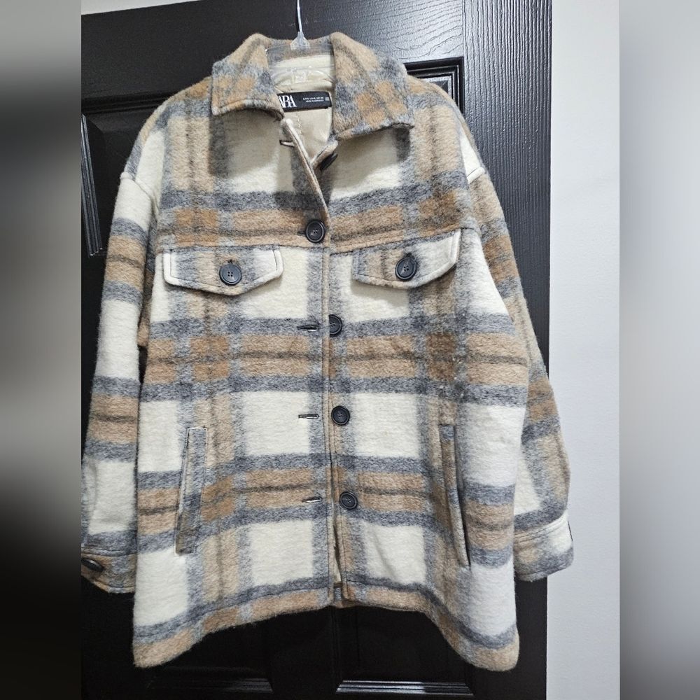 Zara Women's Plaid Teddy Jacket in Cream, Gray, and Tan